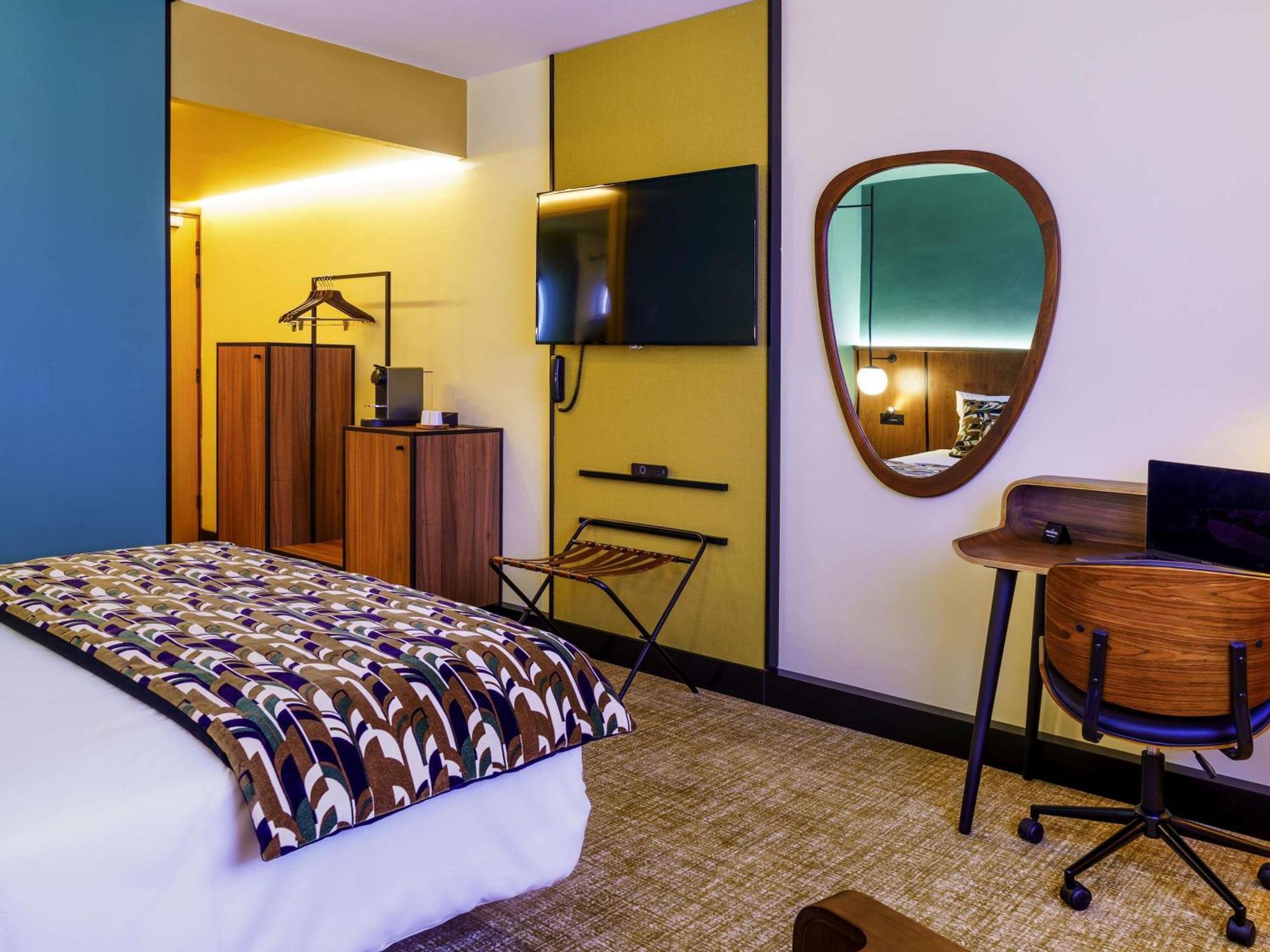 Superior King Room Bathtub